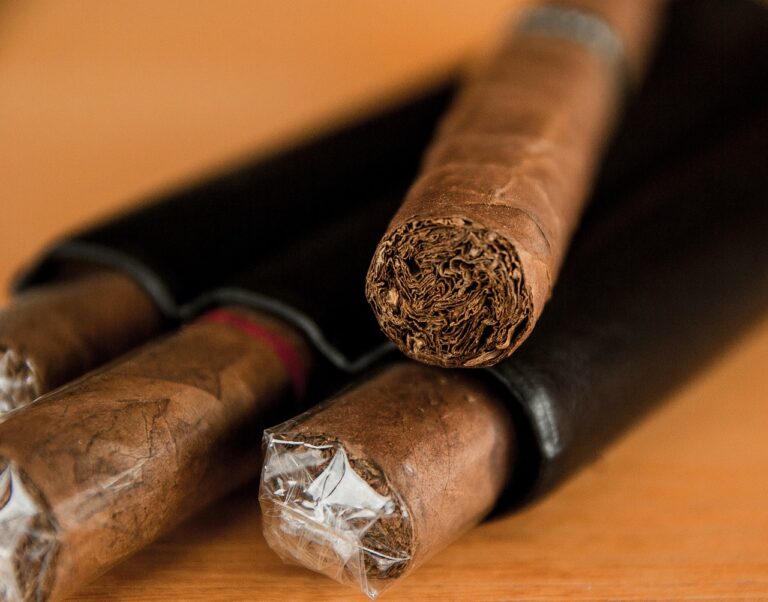 cigar, tobacco, havana-1293684.jpg